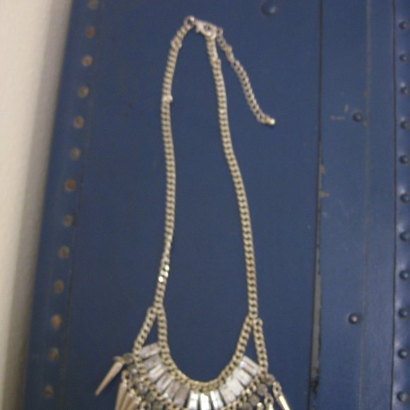 NWOT Guess rhinestone chain statement necklace - Picture 2 of 3